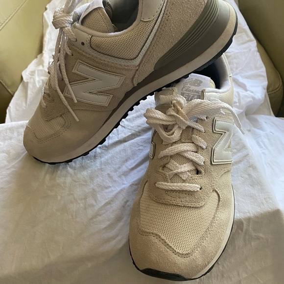 New Balance classic 574 Cream Sneakers - Picture 1 of 8